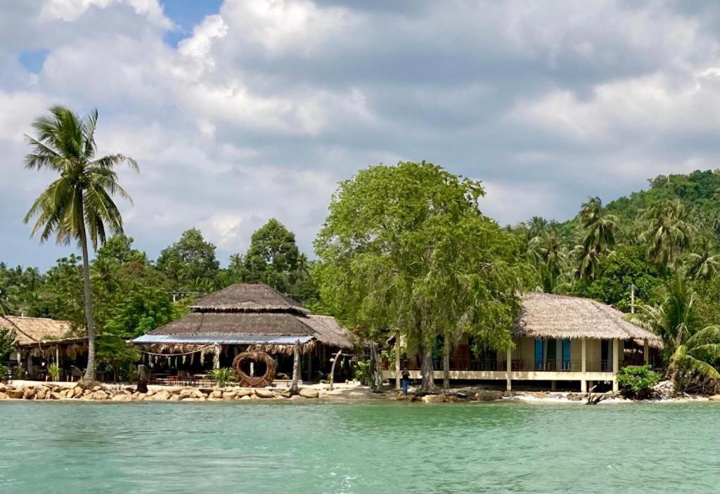 Absolute Beachfront Resort Baan Tai Exterior photo